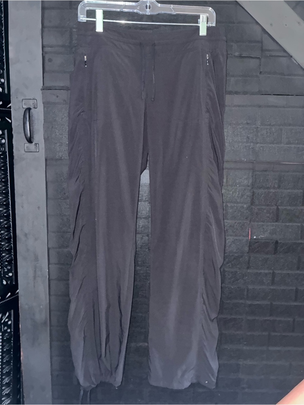 Athleta women’s black cargo hiking pants size 8 lightweight utility jogger